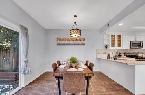 Ardenwood House | Spacious high ceiling home in Fremont | Private Yard | King Bed