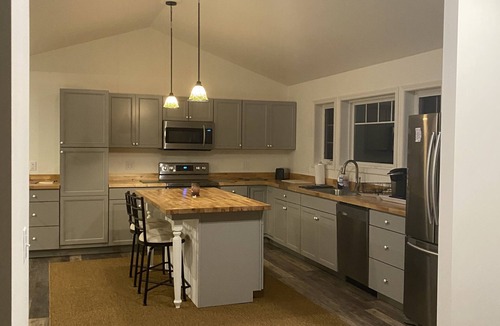 Frank House | Spacious home with sweeping views of surrounding mountains