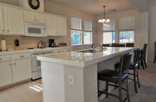 Angels Camp Cottage | Spacious Home with Golf Course View (Treasure Cottage)