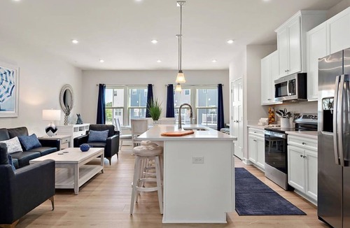 Bayside House | Spacious home with WIFI and amenities center just steps away from the bay.
