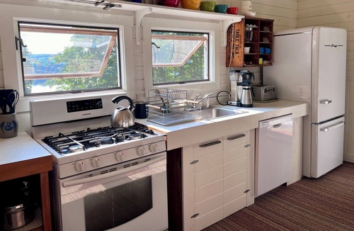 Union Cottage | Spacious Lakefront Cottage in Beautiful Union, Maine