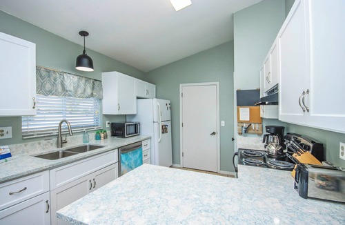 North Fort Myers House | Spacious lakefront pool home in North Fort Myers - Horizon Oasis