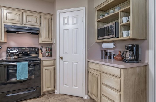Bullard House | Spacious Lakefront Retreat - Sleeps 10 - Kayaks, Fishing, & Game Room.