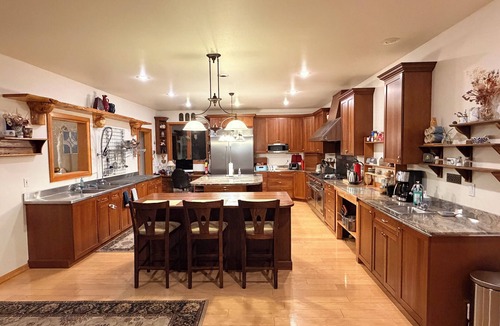 Fishhook Cabin | Spacious Lodge surrounded by trails at Government Peak