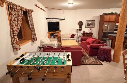 Fishhook Cabin | Spacious Lodge surrounded by trails at Government Peak