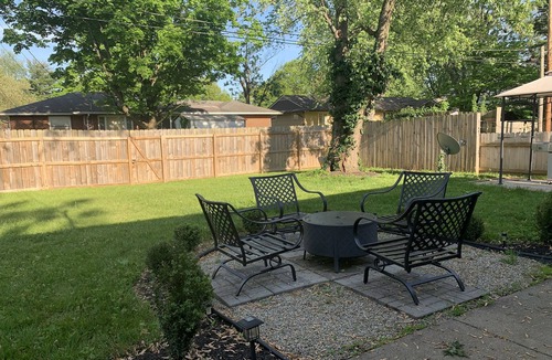 Whitehall House | Spacious, modern 4 bd, 2 bath w/upscale backyard