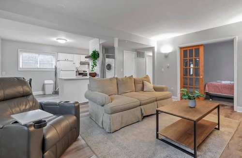 Downtown Columbus Apartment | Spacious Retreat - 3 BR + Parking- German Village