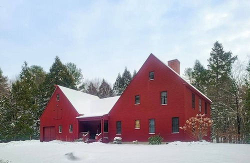Freeport House | Spacious retreat with peaceful seclusion, Wifi, Patio & BBQ Grill