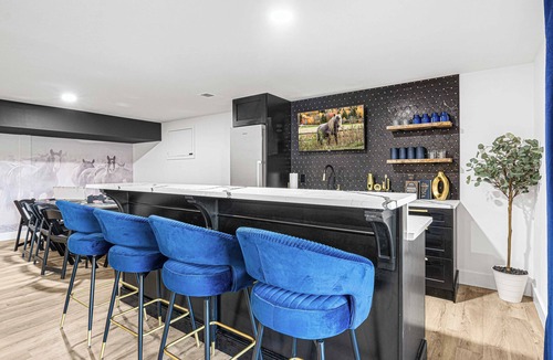 Keene House | Spacious Retreat with Heated Pool-Hot Tub-Games-Bar-Near Keeneland&Bourbon Trail