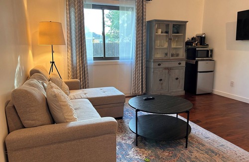 Jewell Heights - Hoffman Heights Apartment | Spacious studio with kitchenette in enchanting Aurora