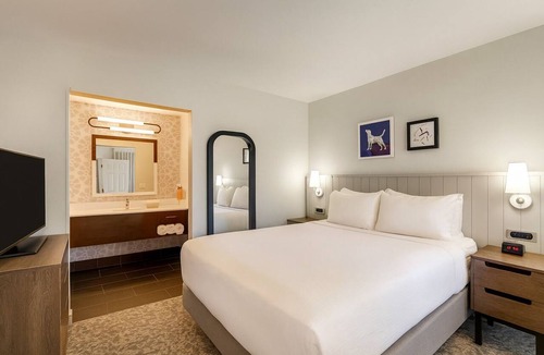 Sunnyvale Hotel | Spacious Two-Bedroom Suite with Free Breakfast and Outdoor Pool Access!