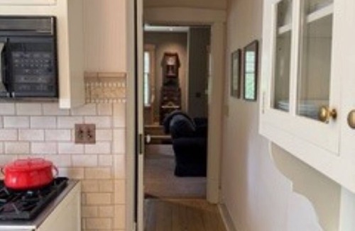 Highland Square House | Spacious Upscale 4 bedroom 2,750 sq ft home in Highland Sq, of Akron
