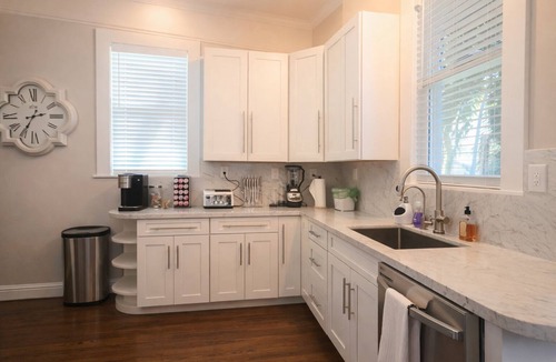Oakland House | Spacious Victorian Home | Minutes to SF