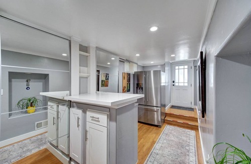 Thousand Oaks Apartment | Sparkling 3 room apt, S.F. Bay Views on most exclusive str. N. Berkeley Hills