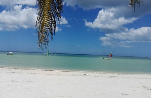 San Benito House | Sparkling Beachfront Pool Satelite TV and WIFI