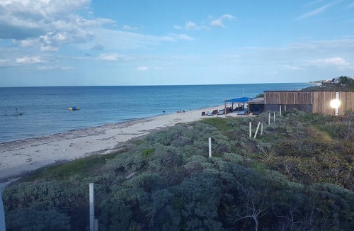 San Benito House | Sparkling Beachfront Pool Satelite TV and WIFI