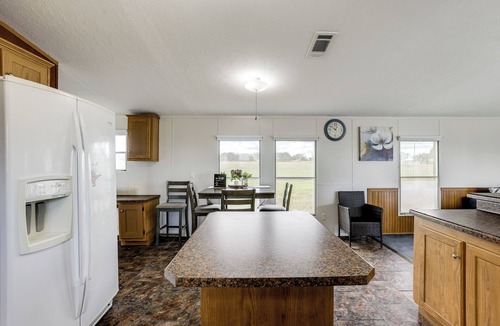 Lissie House | Sports Complex On-Site! Houston Area Family Home