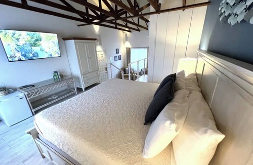 Rehoboth Beach Hotel | Starfish Room — Coastal Luxury & Romantic Comfort at Mar Bella