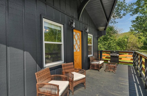 Newland Ski Chalet | *Stargazer Chalet * No Cleaning Fee * Fishing ON SITE*