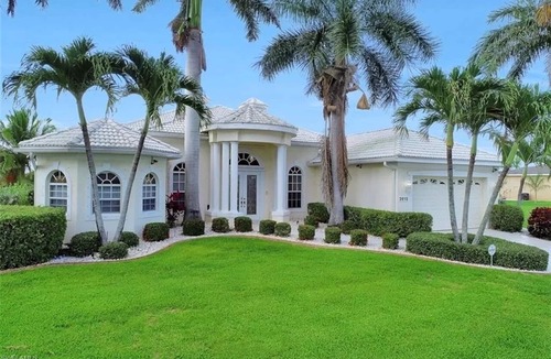 Pelican House | Starlight 1036 Luxury 3BR Waterfront Gourmet Kitchen Heated Pool & Spa w/Tiki Hut On Large Dock