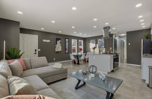University Area House | Steel & Stone - Modern 2 Bedroom 1 Bathroom
