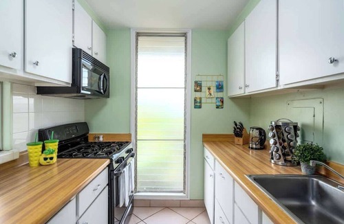 Kihei Condo | Steps to Beach Condo with Ocean Views & Pool