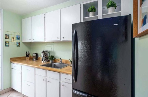 Kihei Condo | Steps to Beach Condo with Ocean Views & Pool
