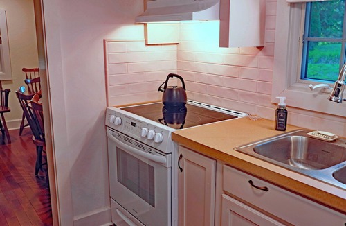 Granville Cottage | Stobbs Cottage - Granville Area Cottage with Generous Amenities.