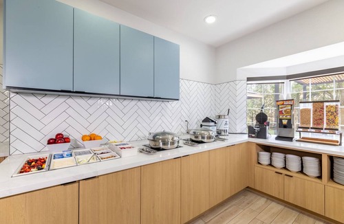 Guelph Apartment | Studio Suite w/Kitchen, Pool, & Free Breakfast