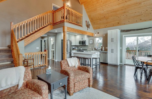 Eagle River House | Stunning Alaskan Getaway w/River & Mtn Views