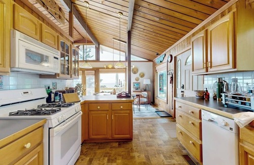 Georgetown House | Stunning artist's retreat with ocean view & amazing deck, near Reid State Park