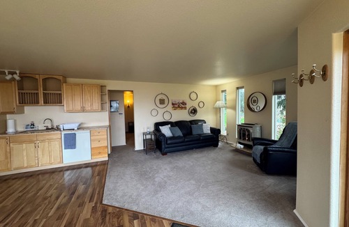 Hillside East House | Stunning Denali views - Casita in Anchorage