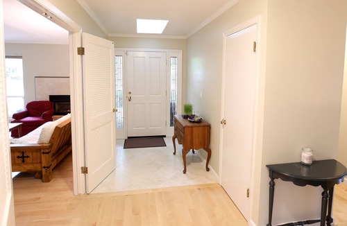 Moraga House | Stunning Executive Corporate House on Tree-Lined Street - Dogs, 30+ Stays