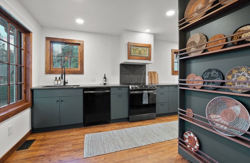 Cascade-Chipita Park House | Stunning Mountain View Cabin w/Deck, Hot Tub, Fire Pit, Forest & Peak Retreats