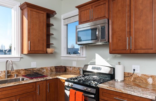 Ralph Bunche Apartment | Stunning One Bedroom Apartment With Gorgeous City Views