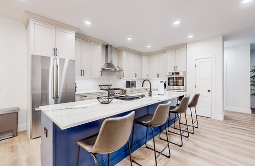 Long Neck House | Stunning Peninsula getaway with pools, hot tubs, sports courts, & on-site golf