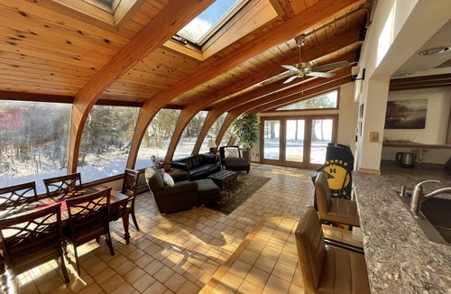 Manchester House | Stunning Private Lakehouse with Dock and outdoor Hot Tub