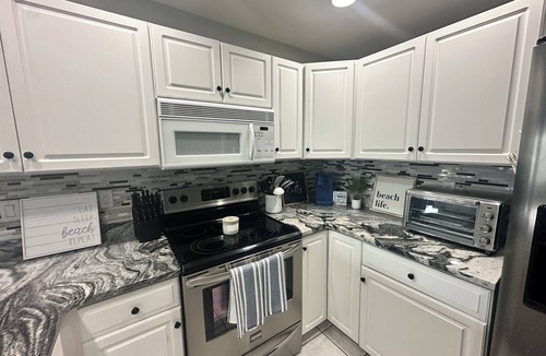 Heron Harbour Isle Condo | Stunning Waterfront 3BR condo with Pools! Discount AND linens for 7 nights!