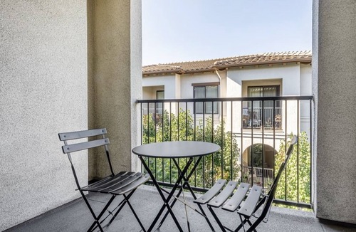 Downtown San Jose Apartment | Stylish 1 bed 1 bath apartment- 10 mins from the bay