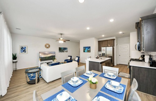 Katy House | Stylish 3 Bedroom Oasis Near Katy Mills