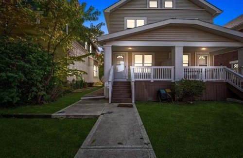 University District House | Stylish 5BRs Next to Expo Center & Near Stadium,2 Free parking
