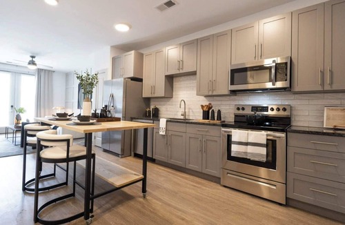 East Walnut HIlls Apartment | Stylish apartments near shops and entertainment