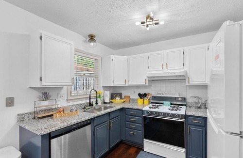 Lexington House | Stylish Hartland Location! 2 King Bedrooms 2 Full Baths Fenced Yard