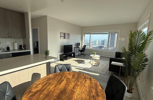 Nob Hill Apartment | Stylish High-Floor 1BR with Skyline Views