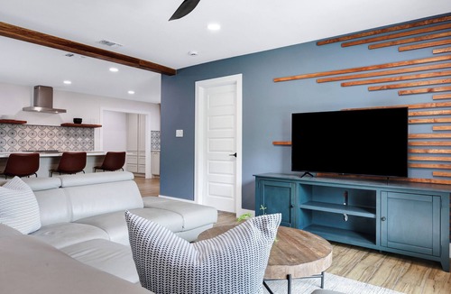 Live Oak House | Stylish & Modern 4 bdrm in SA; 20 mins from downtown & 20 mins to Fiesta Texas
