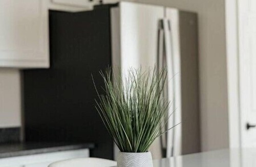 Urbancrest House | Stylish Sanctuary in Grove City