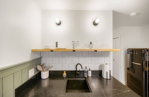 Juneau Apartment | Stylish Stay by Harbor | Walkable Hotspot