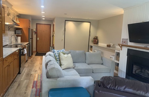 Carrabassett Valley Apartment | Sugarloaf Ski-In/Ski-Out Condo – Golf, Bike & Hike