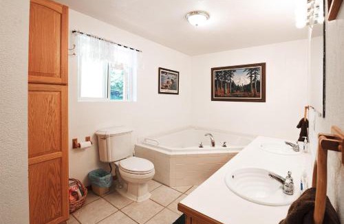 Haines Apartment | Suite 1 Lynn View Lodge
