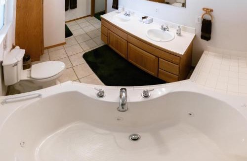 Haines House | Suite 2 Lynn View Lodge
